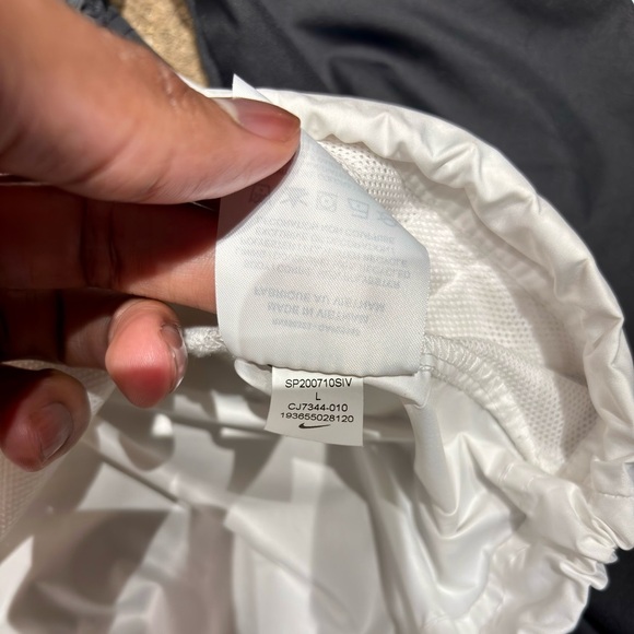 Nike Cropped Windbreaker Jacket – Black & White – Women’s Large - Picture 6 of 6